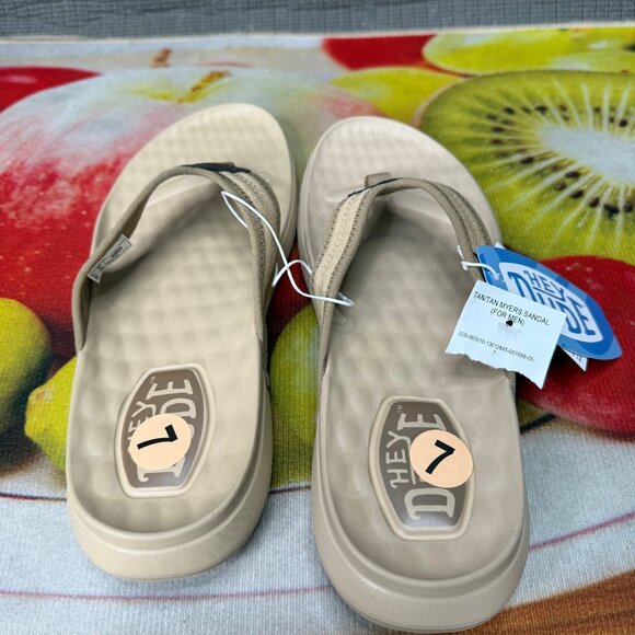 Hey Dude Mens 7 Taupe Flip Flops - Picture 6 of 8